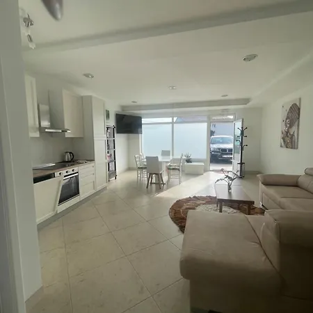 Apartman Cecilia! شقة *