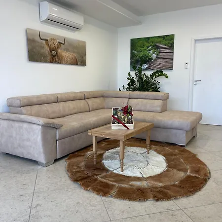 Apartman Cecilia! شقة *